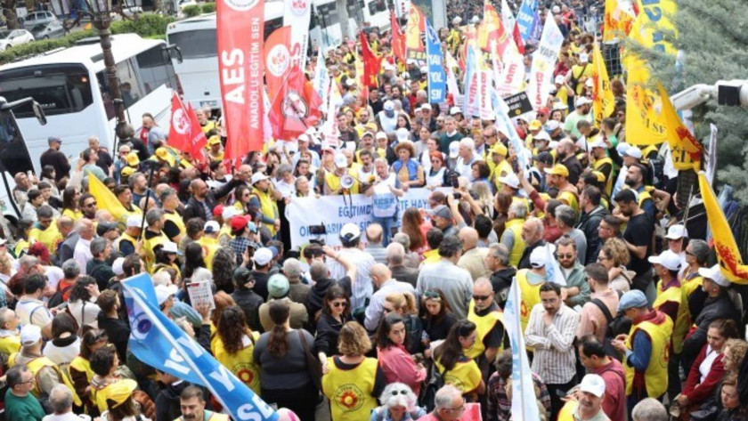 Eğitimciler eylemde: 'Bu eylemler geleceğimize sahip çıkma iradesidir'
