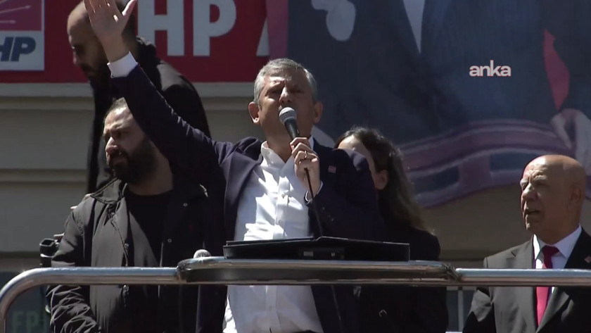 Özgür Özel Anıtkabir'e yürüdü: Atanmış değil, seçilmiş CHP'yiz