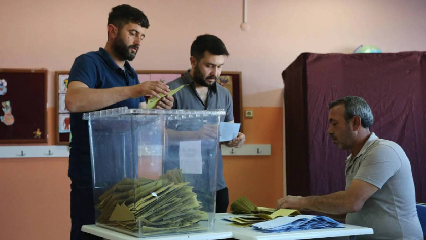 Kesin olmayan sonuçlara göre; AKP 4, CHP ve MHP ise birer belediye aldı