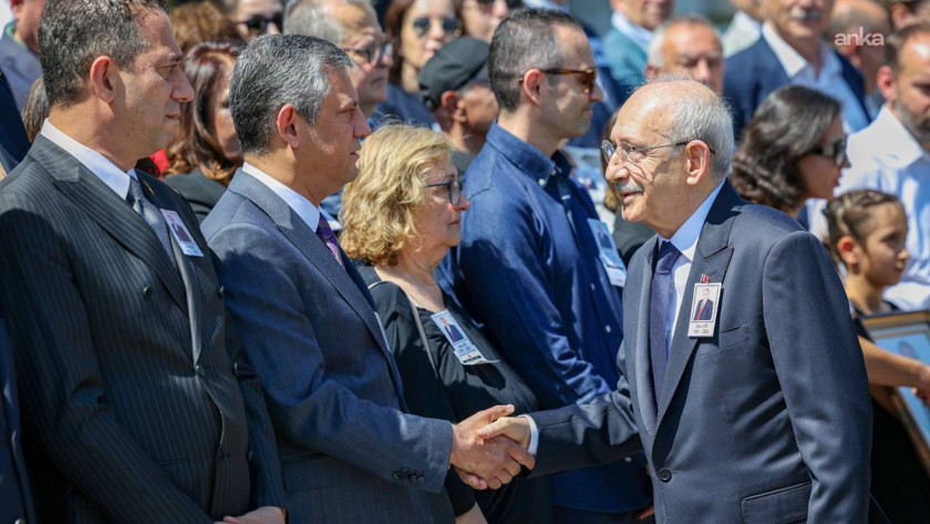 Özel ve Kılıçdaroğlu cenazede tokalaştı