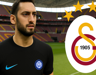 Hakan Çalhanoğlu, Galatasaray’ın onu kandırdığını ima etti: “1,5 senedir beni bekletiyorlar”